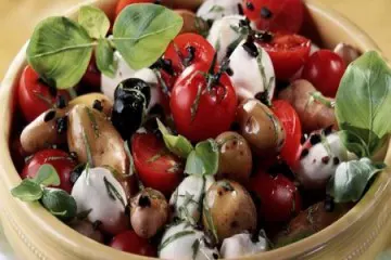 Salade tomate, mozzarella et pommes